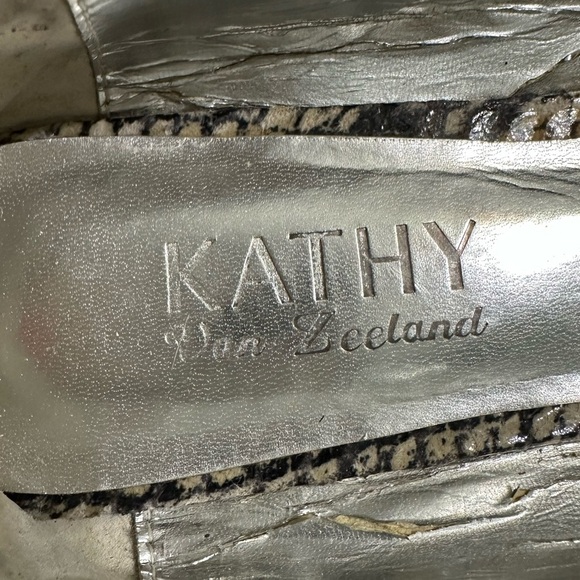 🛍️ KATHY Van Zeeland  animal print slip on - Picture 9 of 9